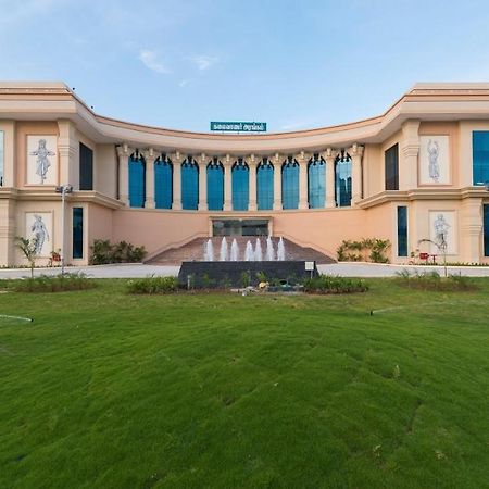 Bells Grand Inn Ченнаи Экстерьер фото